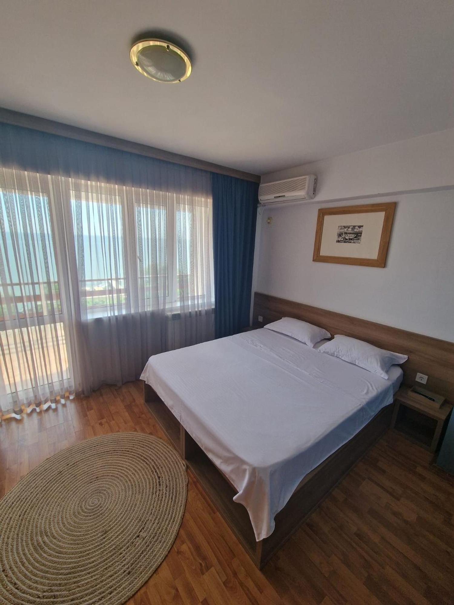 Poarta Apelor Hotel Sarichioi Eksteriør billede