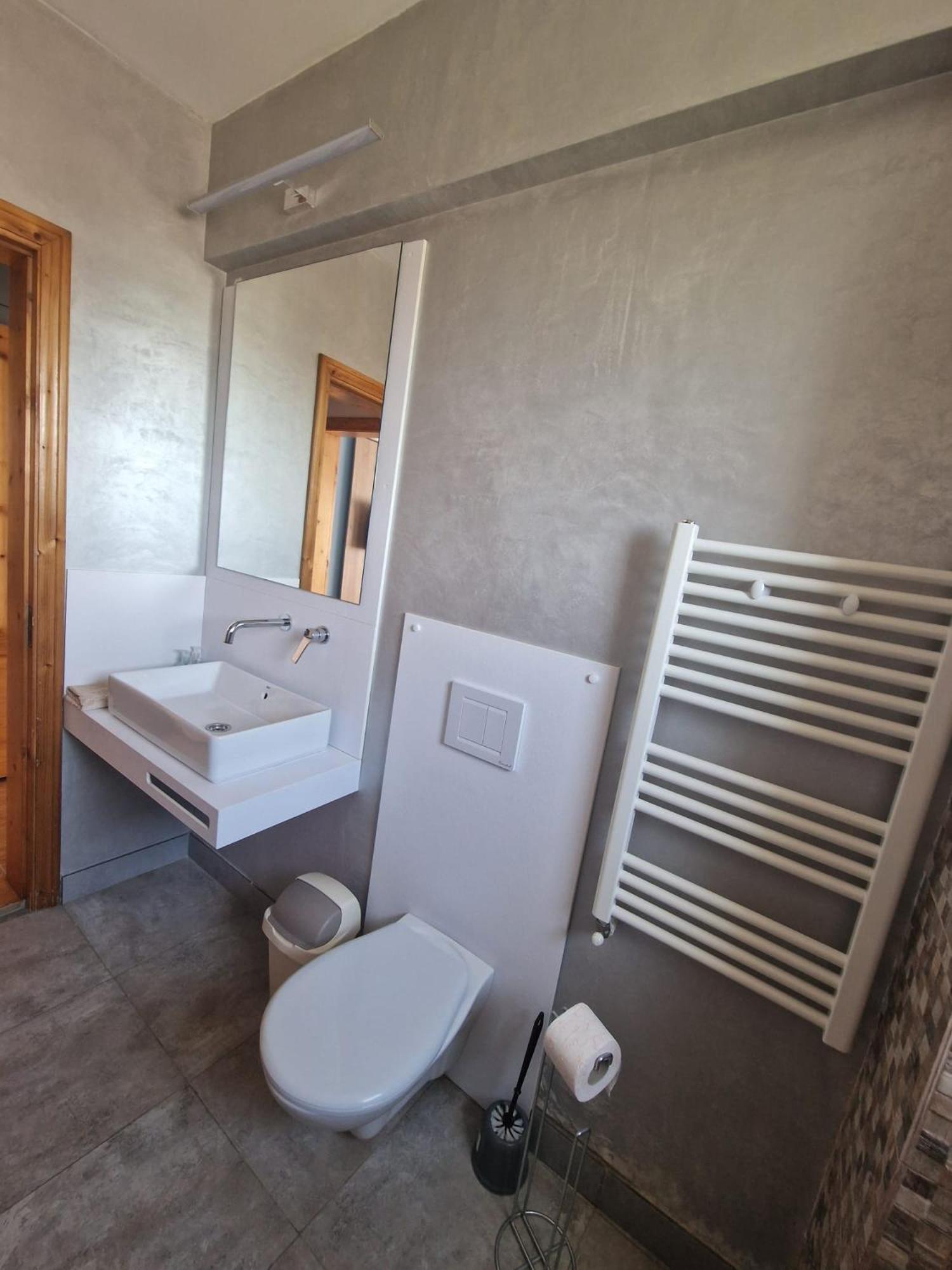 Poarta Apelor Hotel Sarichioi Eksteriør billede